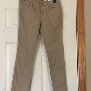 NWT Tan no boundaries Skinny jeans